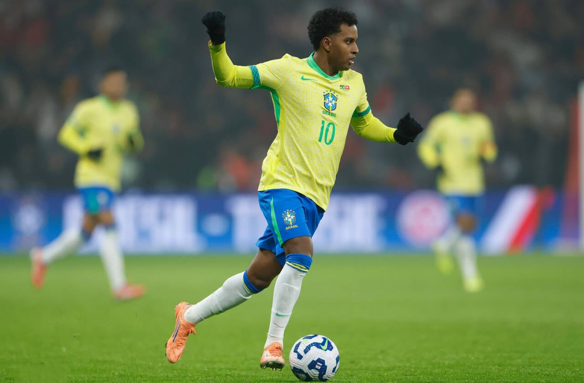 CBF lamenta les&atilde;o que tira Rodrygo da Copa do Mundo