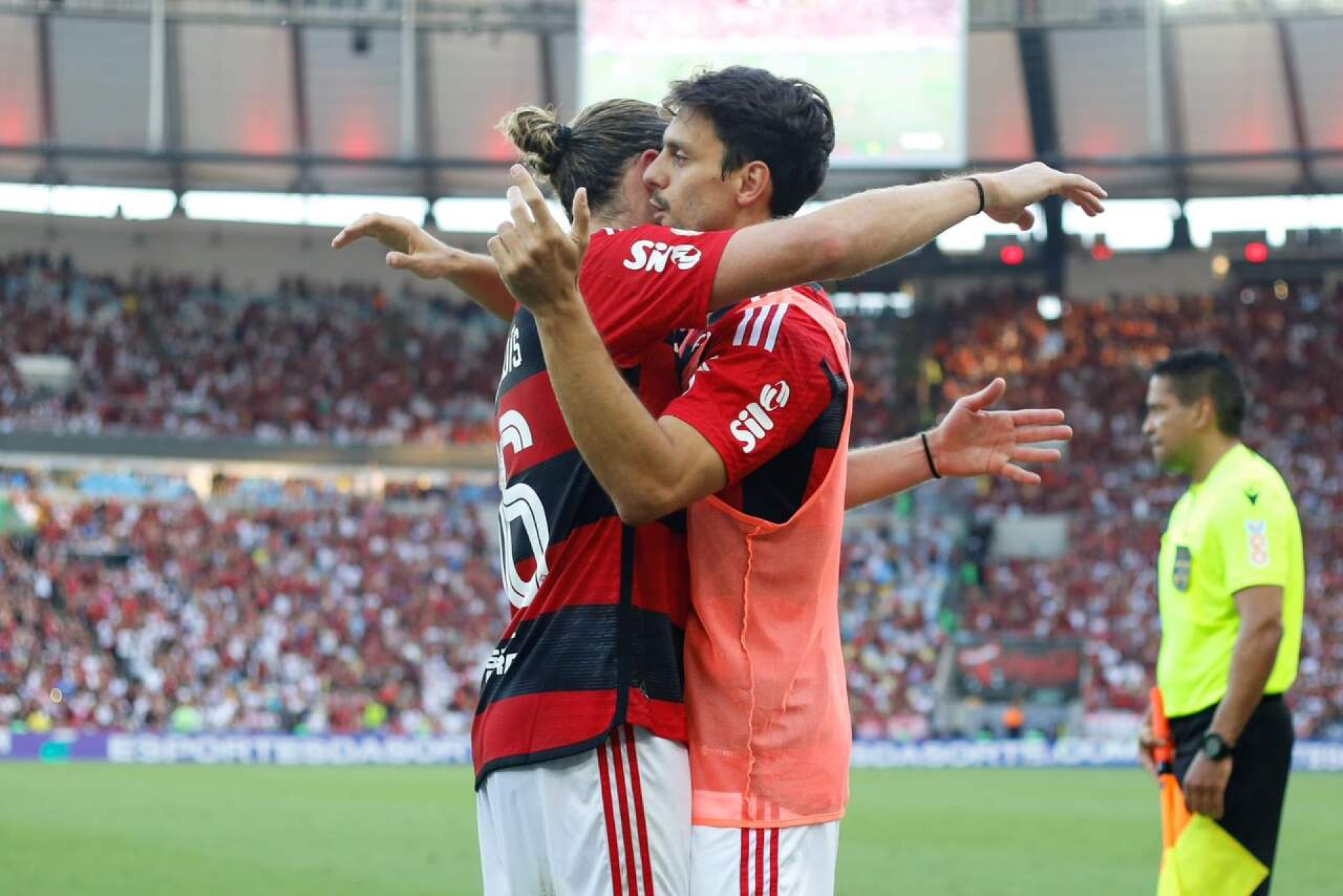 Rodrigo Caio decide deixar o Flamengo ap&oacute;s sa&iacute;da de Filipe Lu&iacute;s