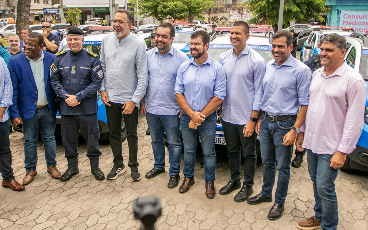 Autoridades participaram da cerim&ocirc;nia que marcou o in&iacute;cio das obras do Batalh&atilde;o Rodovi&aacute;rio e a entrega das viaturas