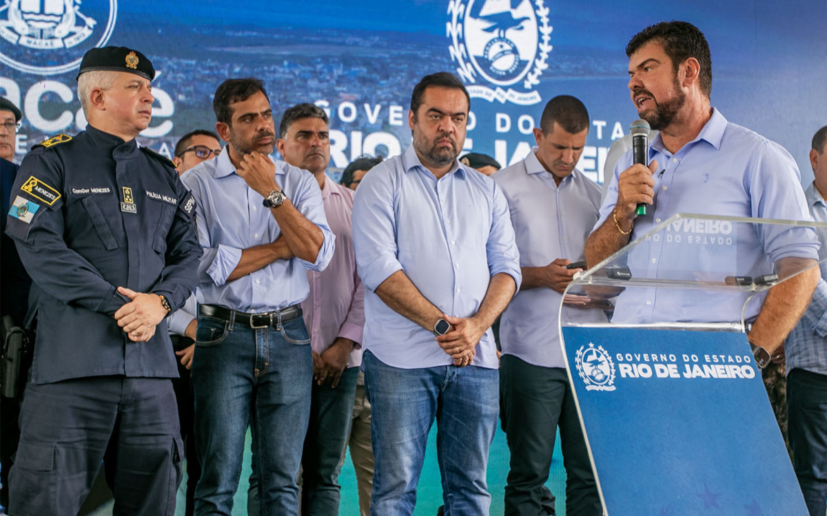 Autoridades participaram da cerim&ocirc;nia que marcou o in&iacute;cio das obras do Batalh&atilde;o Rodovi&aacute;rio e a entrega das viaturas