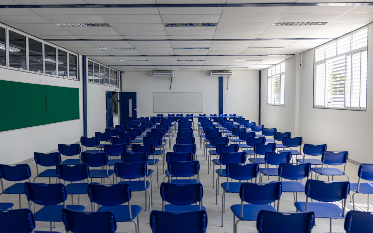 Nova escola no Lagomar conta com três pavimentos, 20 salas de aula e quadra poliesportiva