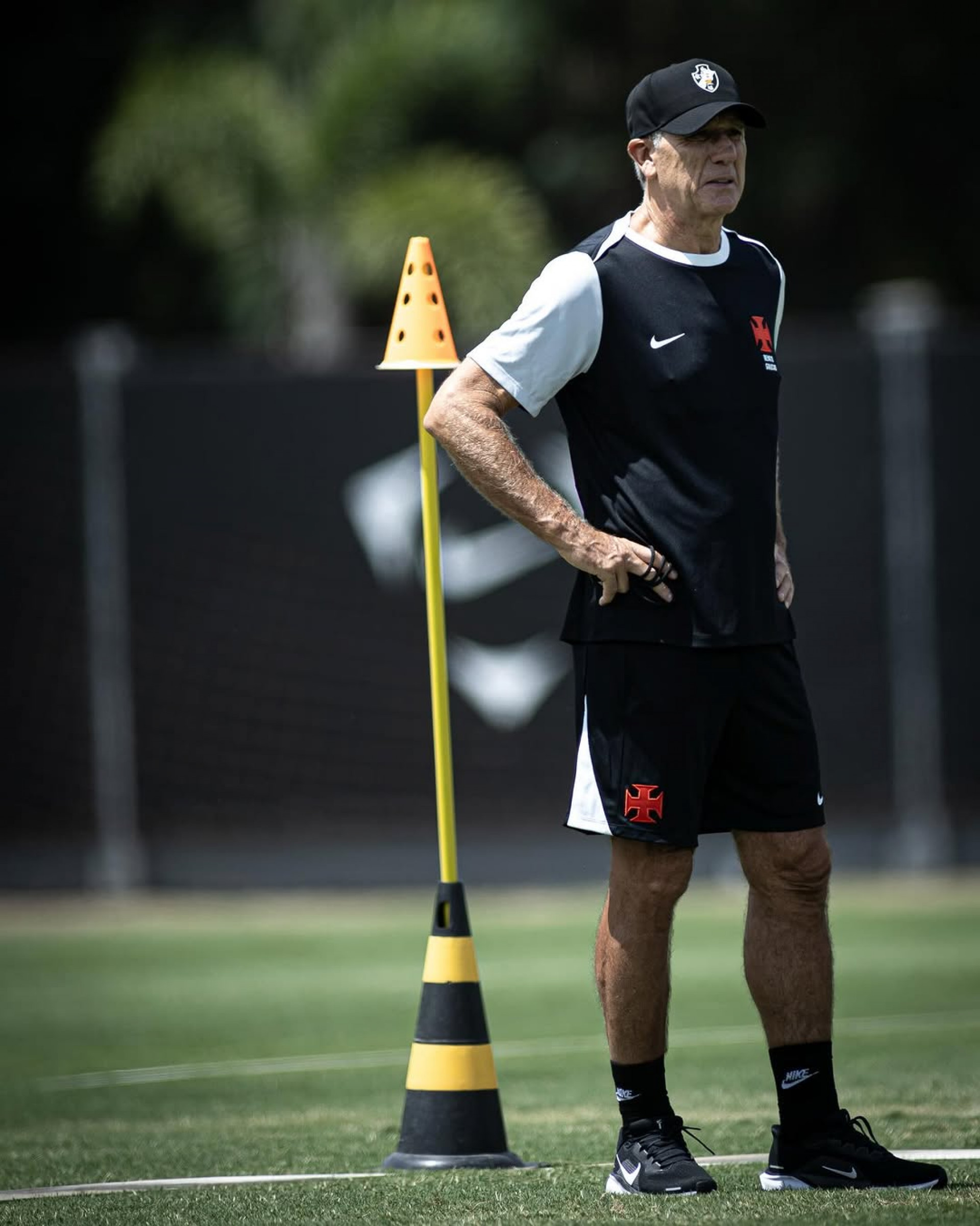 De volta ao Vasco, Renato Gaúcho comanda o treinamento no CT