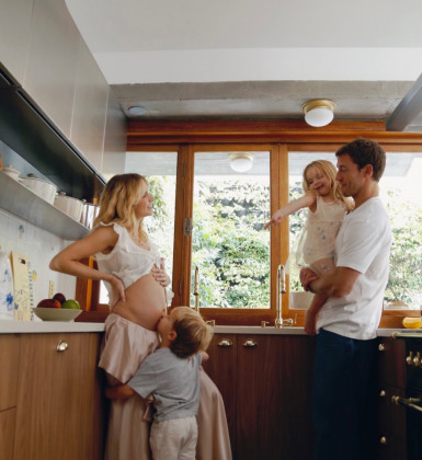 Mãe de gêmeos, Isabella Scherer revela nova gravidez