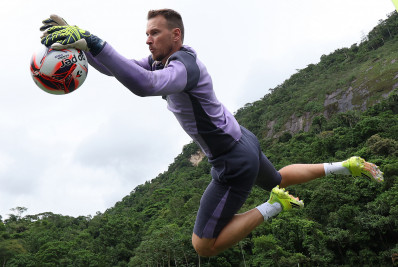 Botafogo admite liberar goleiro para aliviar folha salarial