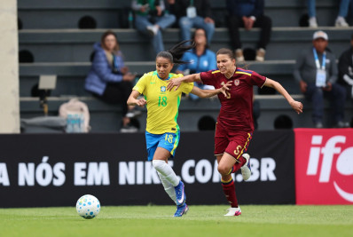 Seleção feminina vai mal e perde para a Venezuela em jogo parado por raios