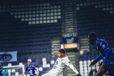 Com retorno ao Botafogo, jogador se despede de clube europeu