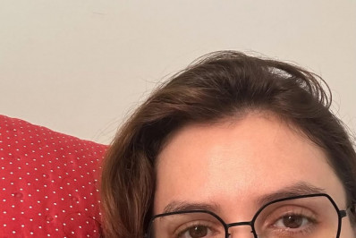 Recuperada, Monica Iozzi posa em casa após internação: 'Chuva de carinho'