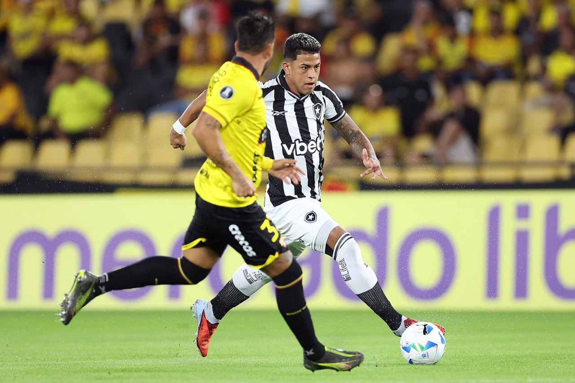 Matheus Martins elogia atua&ccedil;&atilde;o do Botafogo: “Merec&iacute;amos a vit&oacute;ria”