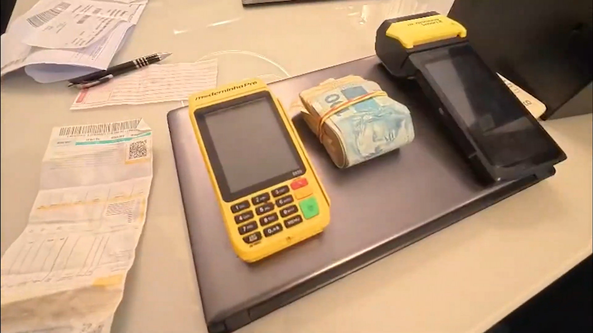 Agentes cumprem sequestro de bens móveis e imóveis no valor de R$ 150 milhões - Divulgação / Governo do Rio