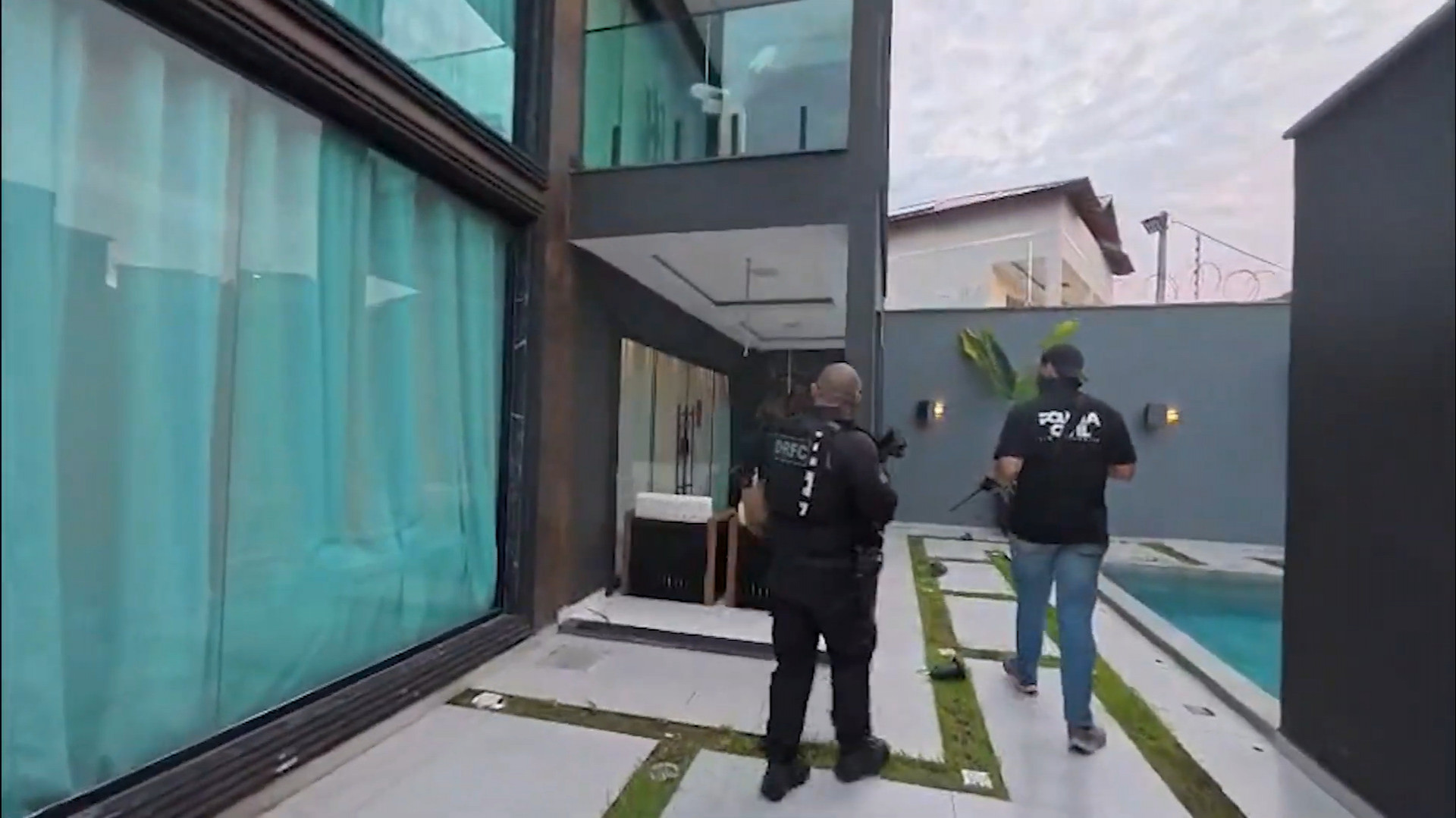 Agentes cumprem quatro mandados de prisão e 23 de busca e apreensão - Divulgação / Governo do Rio