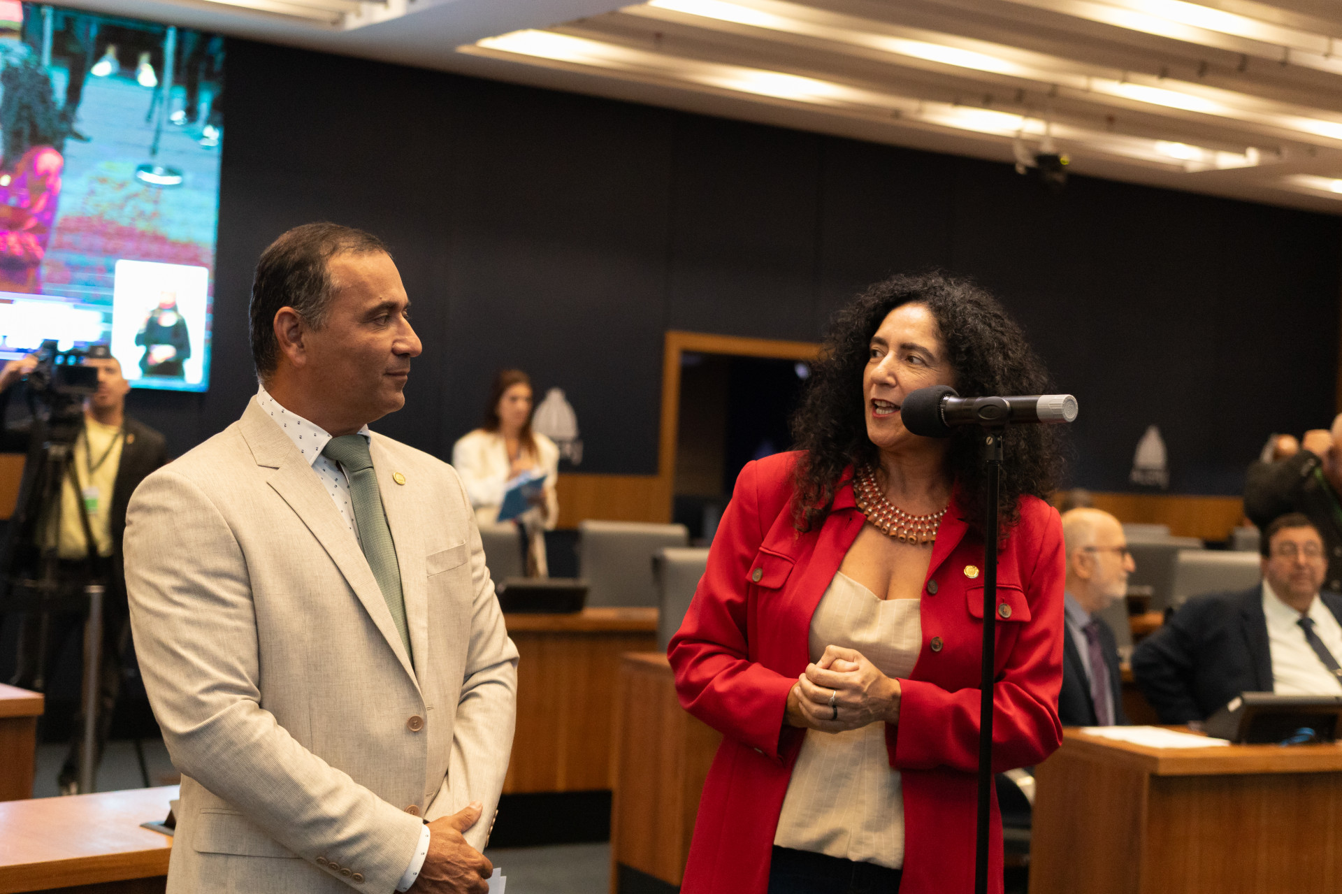 Deputado Renato Machado, novo líder da bancada do PT na Alerj, ao lado de Marina do MST - Divulgação