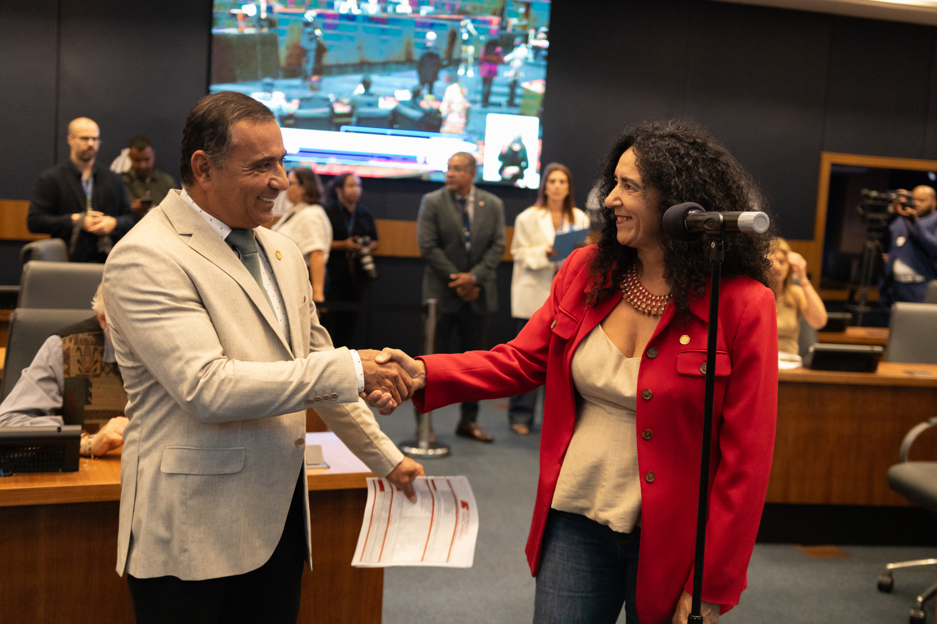 Deputado Renato Machado, novo líder da bancada do PT na Alerj, ao lado de Marina do MST - Divulgação