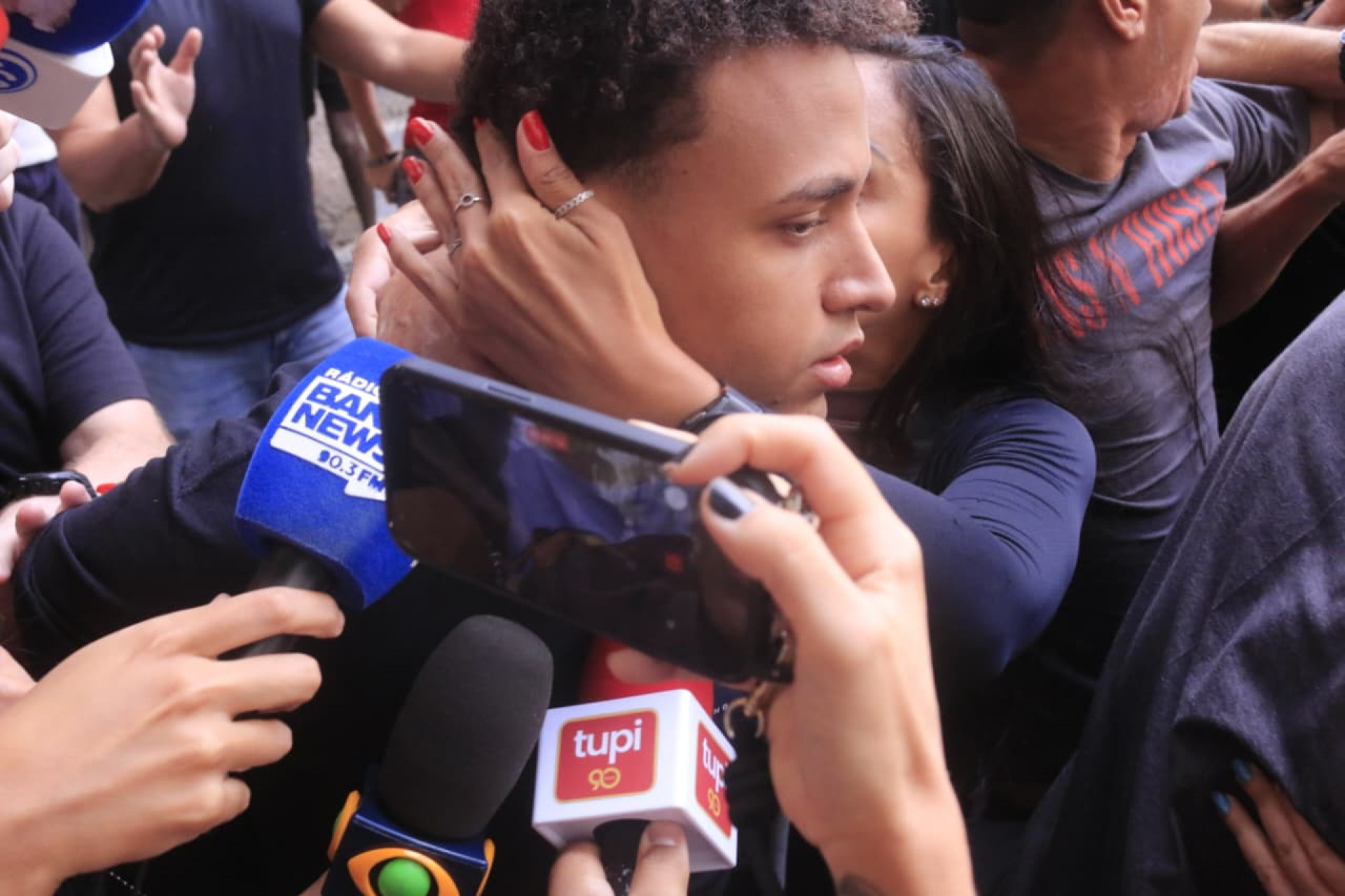 Vitor Hugo Simonin deixou a 12ª DP (Copacabana) rumo ao presídio de Benfica - Carlos Elias / Agência O Dia