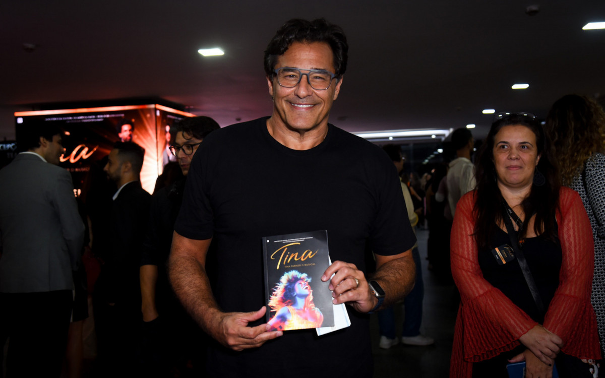 Luciano Szafir prestigia estreia VIP de musical em São Paulo