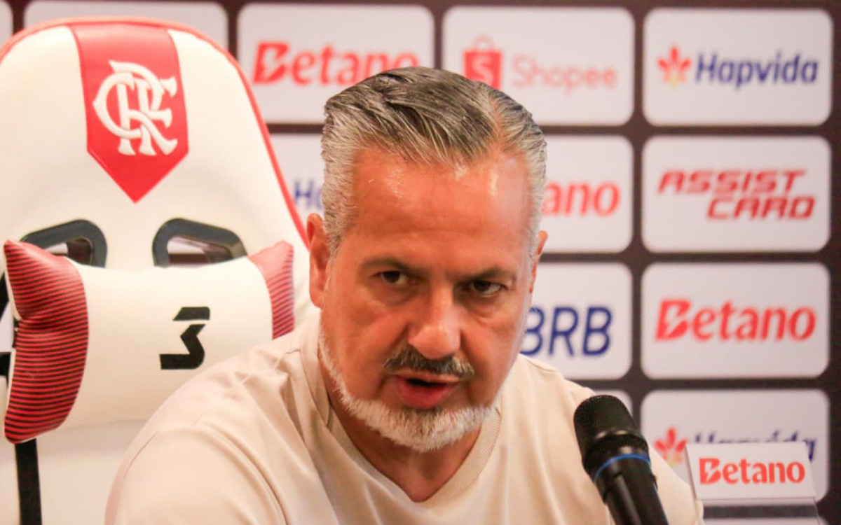 Boto reclama da arbitragem de Corinthians x Flamengo em dois lances: 'Curioso'