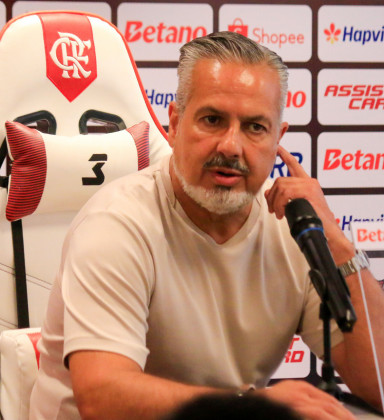 Boto explica poucas chances a jovens da base e cita torcida do Flamengo