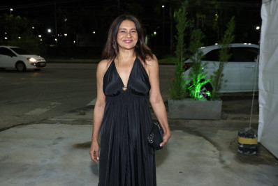 Elenco de Três Graças se reúne para celebrar marca de 100 capítulos da novela