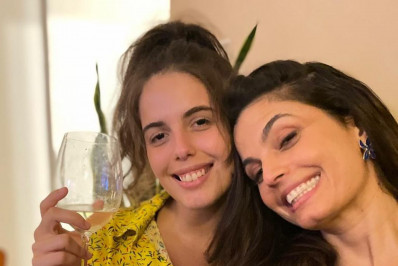 Emanuelle Araújo comemora os 32 anos da filha nas redes e seguidores comentam semelhança