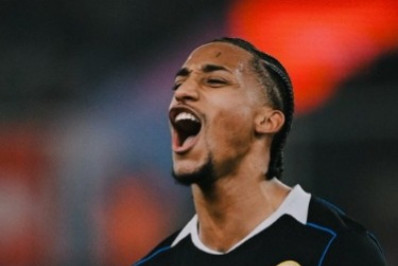 Treinador do Chelsea rasga elogios a João Pedro: 'Classe mundial'