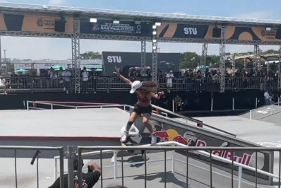 Rayssa Leal usa proteção no joelho e volta a treinar para Mundial de Skate em São Paulo