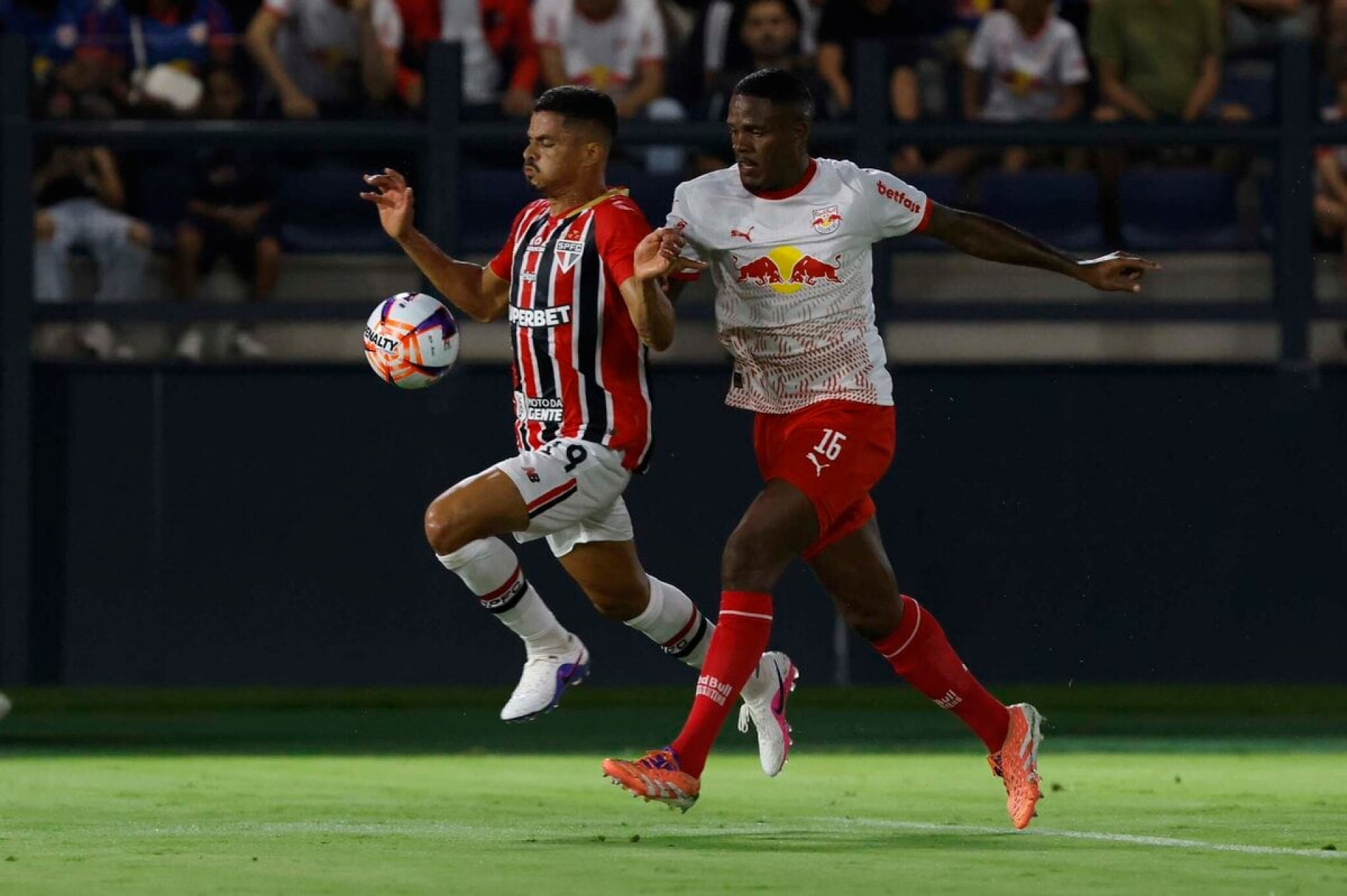 Zagueiro do RB Bragantino &eacute; suspenso por 12 jogos por fala machista