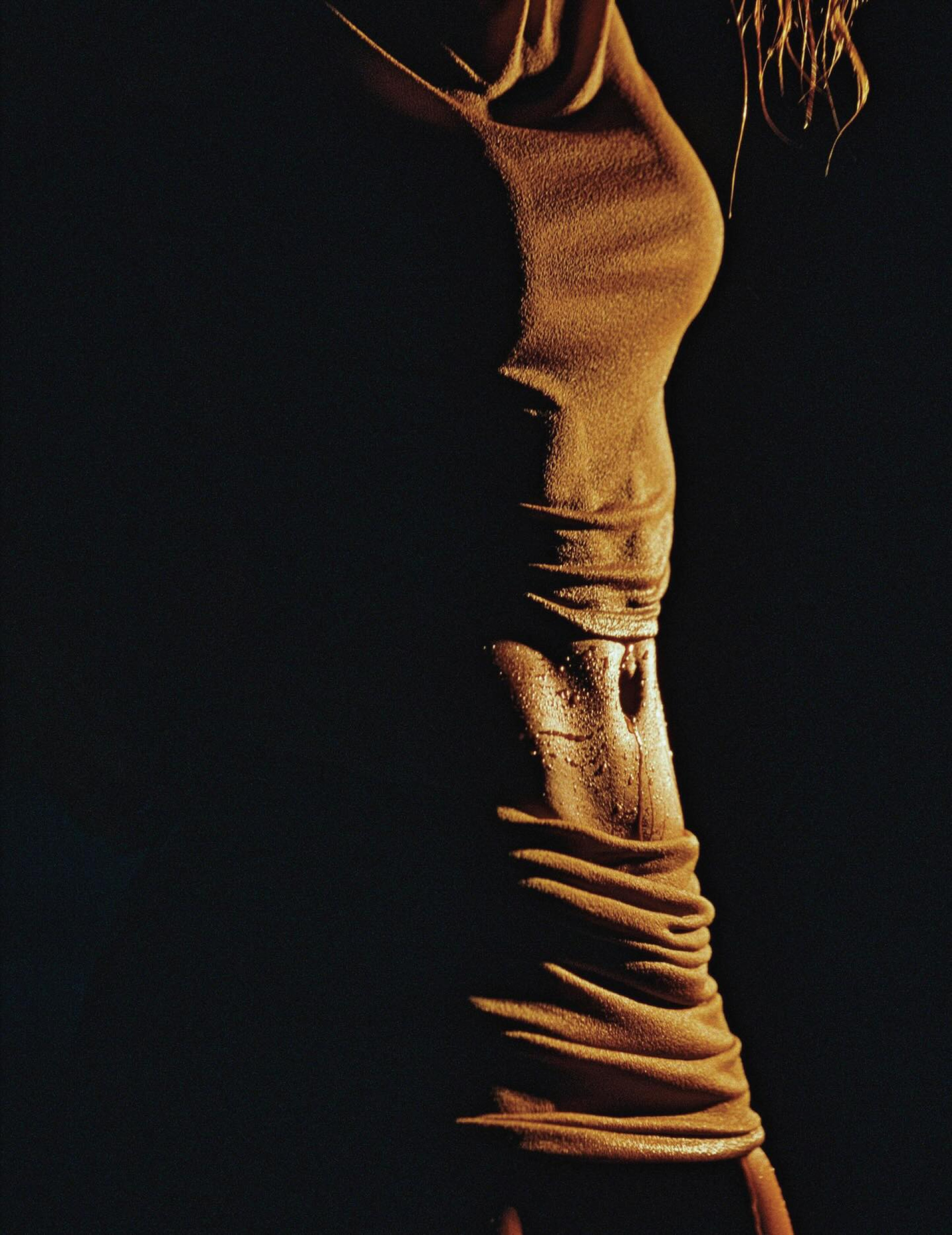 Alessandra Ambrosio compartilha ensaio com look transparente e chama atenção nas redes - Reprodução Instagram