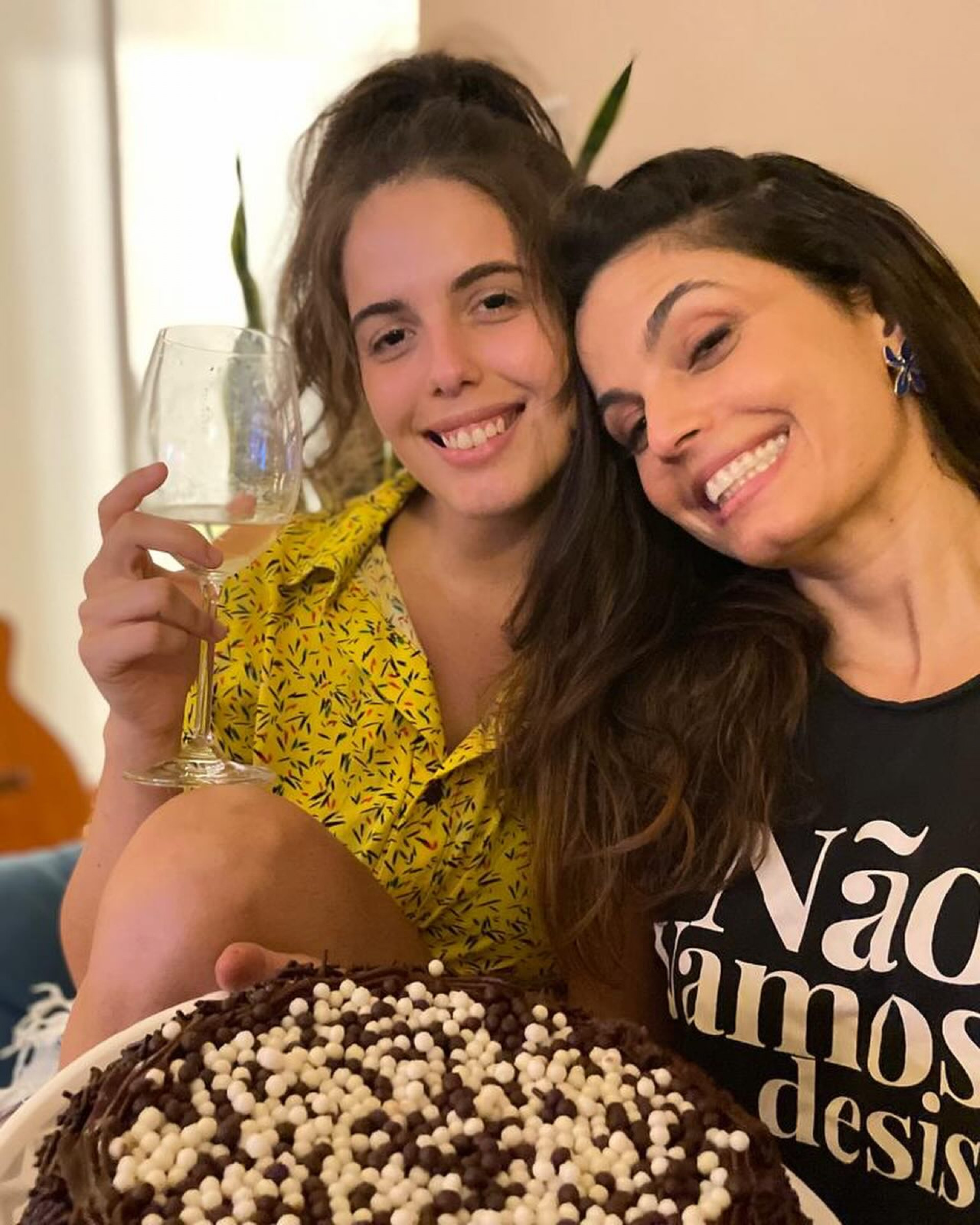Emanuelle Araújo comemora os 32 anos da filha nas redes e seguidores comentam semelhança - Reprodução/Instagram
