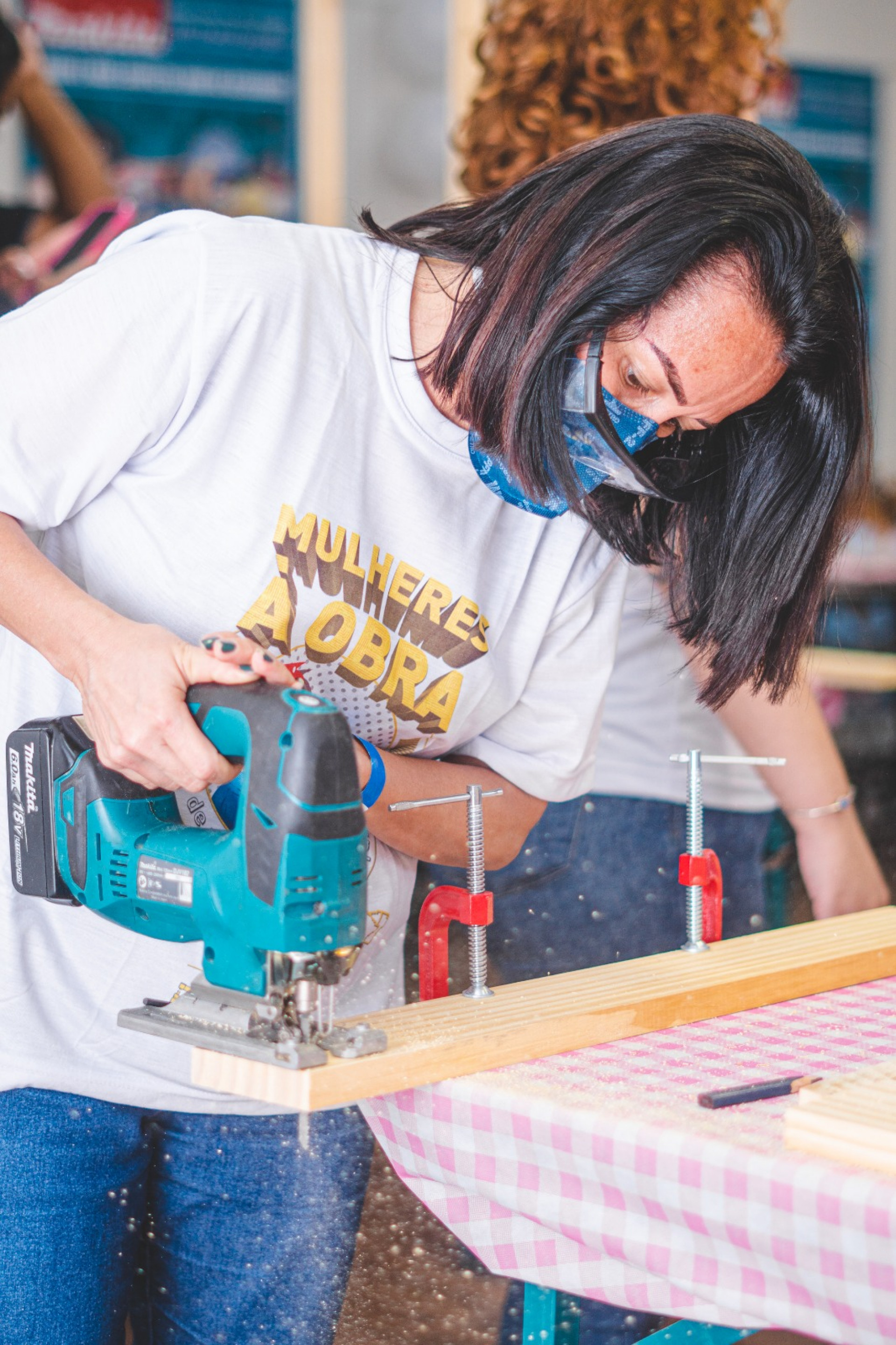 Mulheres colocam literalmente a 'm&atilde;o na massa' - Divulga&ccedil;&atilde;o