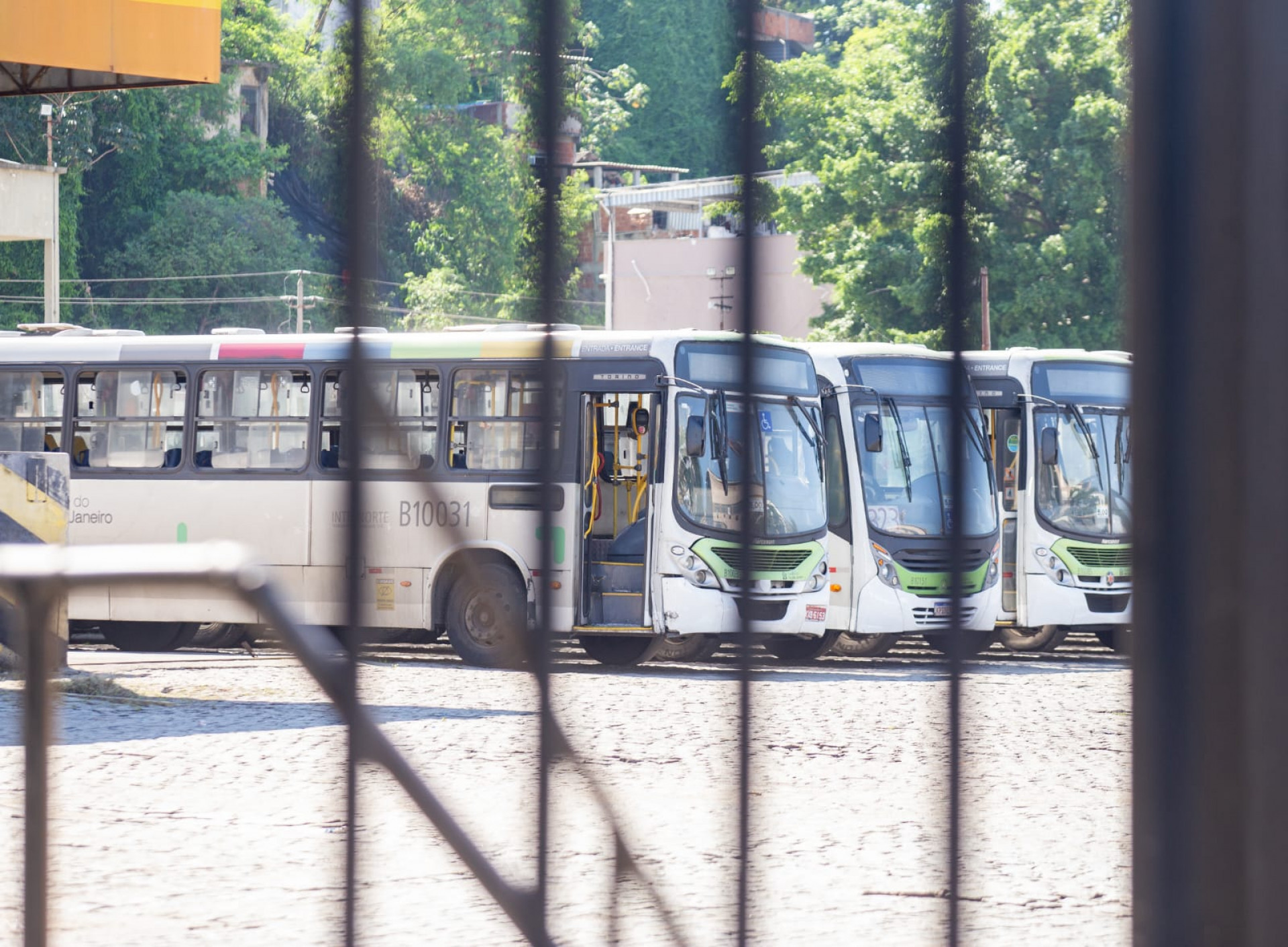 Ônibus parados na garagem da viação Paranapuan, na Ilha do Governador - Érica Martin/Agência O DIA