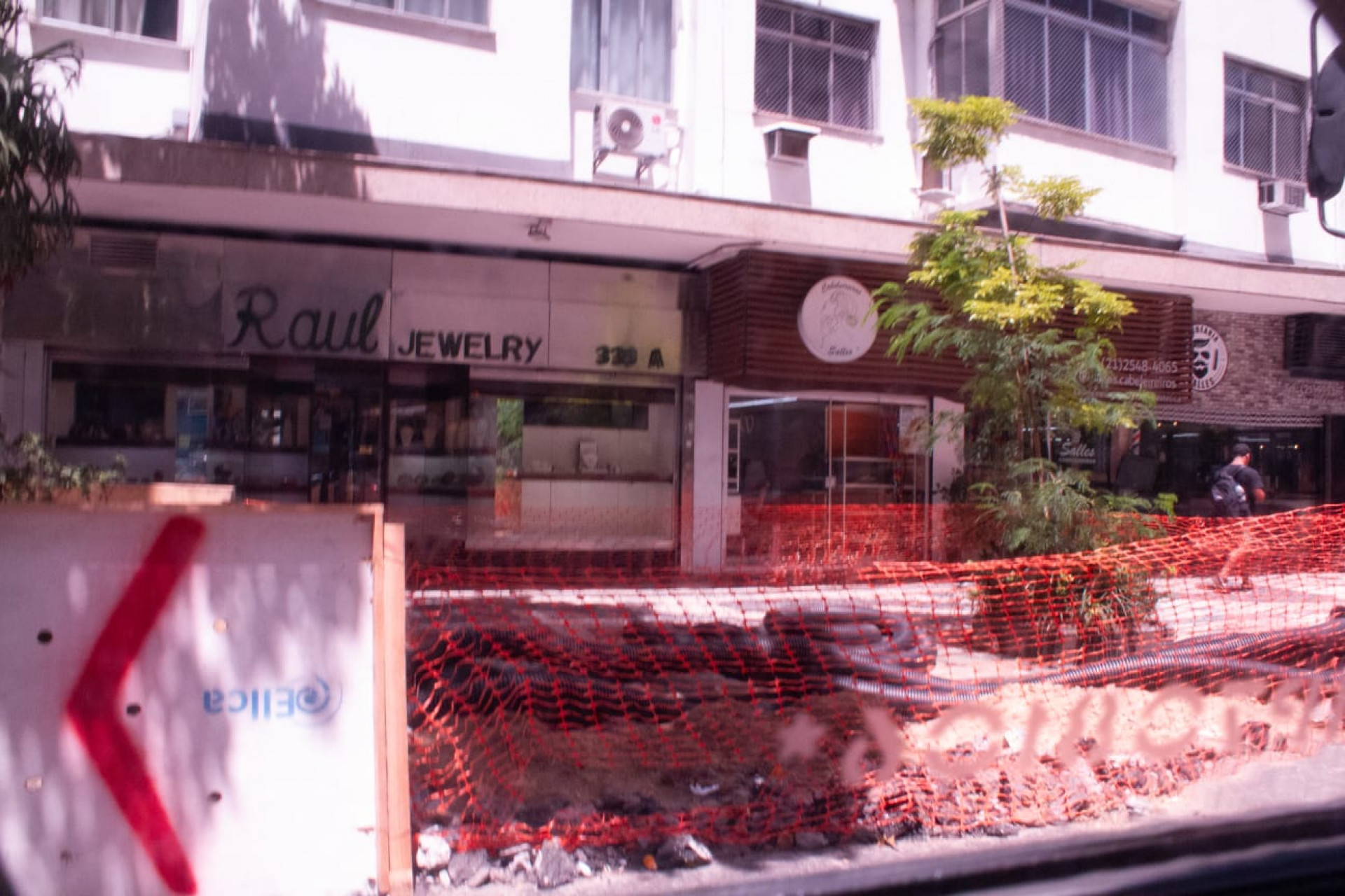 Geradores instalados em Copacabana causam transtornos a moradores e comerciantes - Érica Martin/Agência O DIA