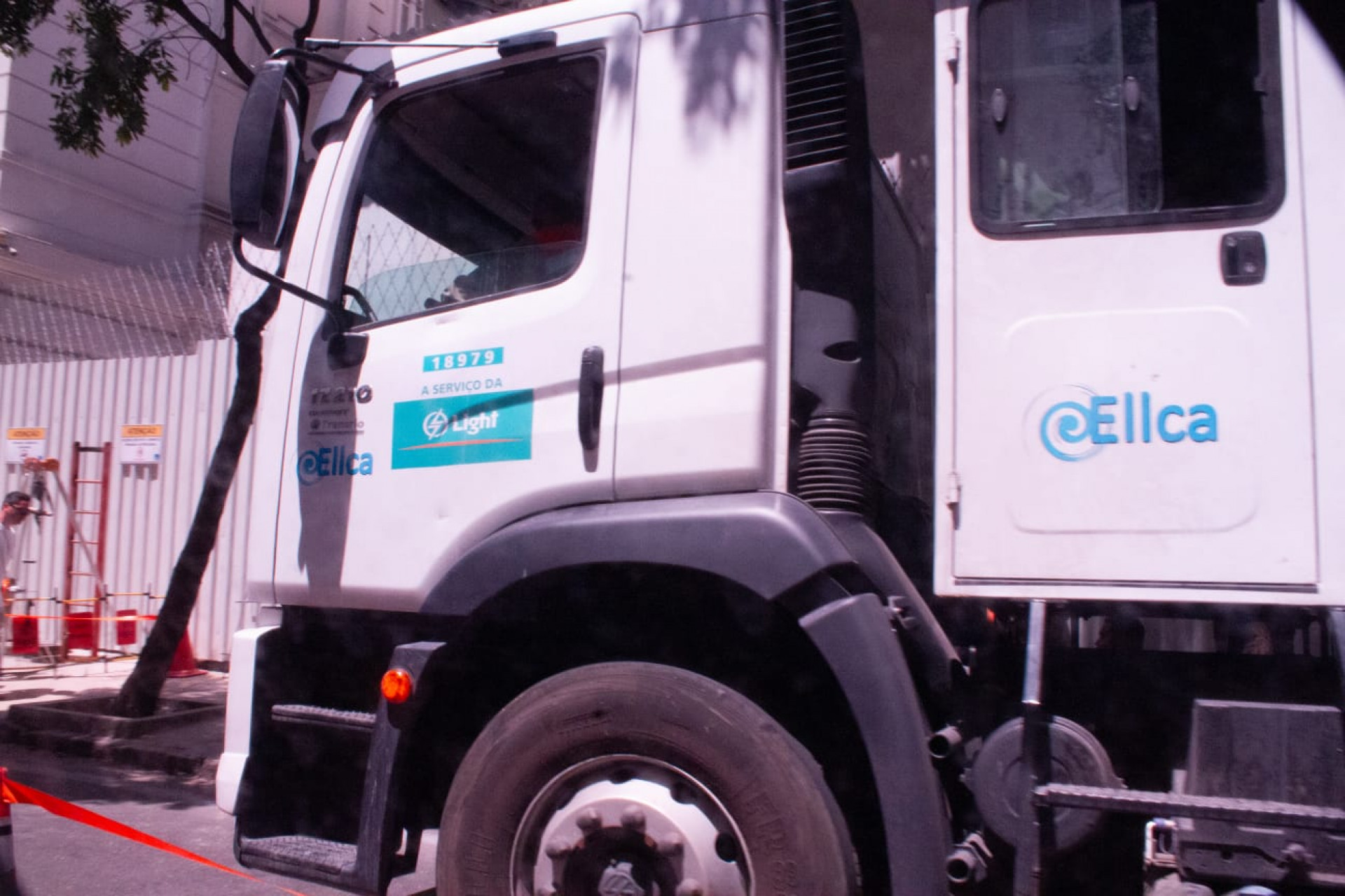 Geradores instalados em Copacabana causam transtornos a moradores e comerciantes - Érica Martin/Agência O DIA