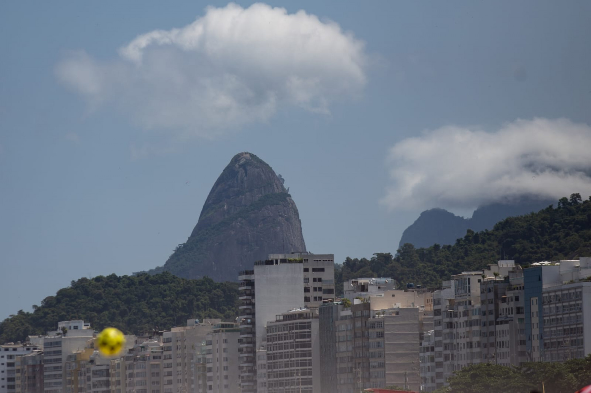  Praia do Leme na tarde desta quinta-feira (05)  - Érica Martin / Agência O Dia 