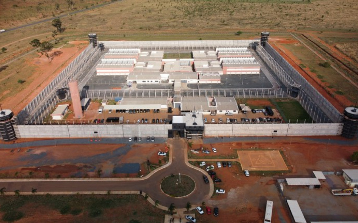 Dono do Banco Master é transferido para presídio federal de Brasília e ficará em isolamento inicial