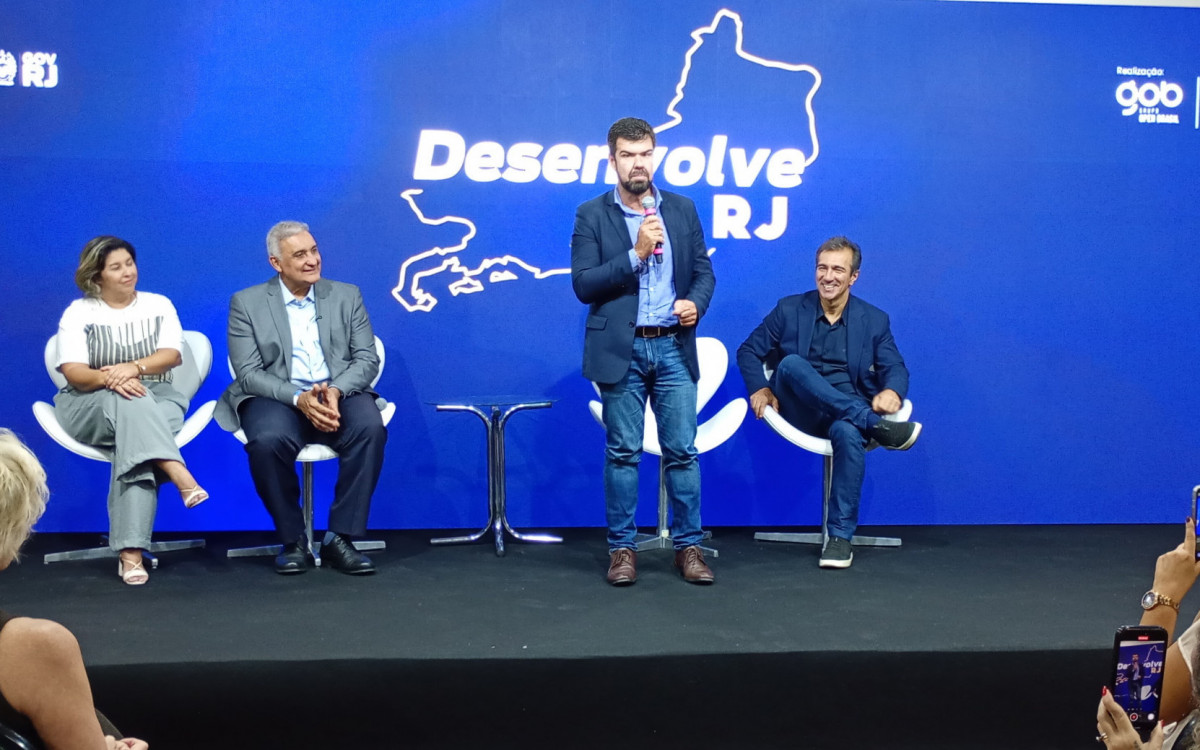 Autoridades e empresários participam da abertura do Desenvolve RJ 2026 em Macaé, evento voltado ao crescimento econômico regional