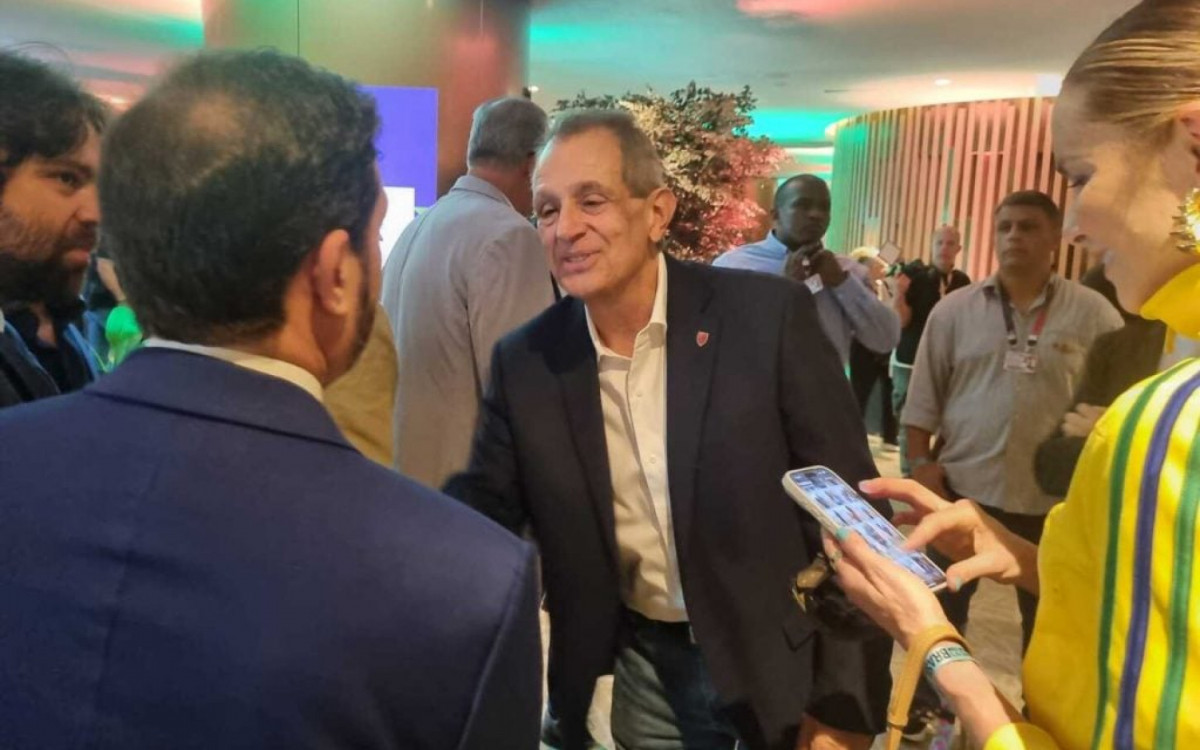 Bap afirma que demitiu Filipe Lu&iacute;s por “cen&aacute;rio preocupante” no Flamengo