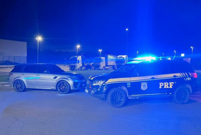 Vídeo: PRF apreende carro de luxo blindado do 'Sicário' de Vorcaro durante abordagem em MG