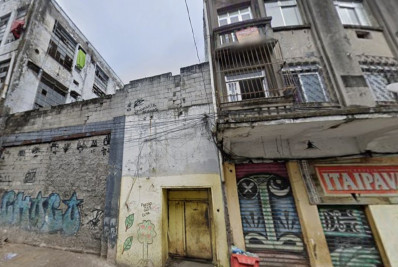 Incêndio atinge imóvel na Gamboa