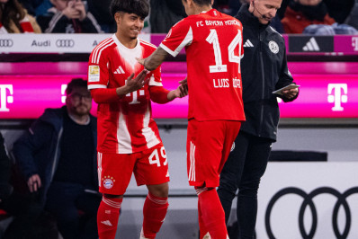 Brasileiro de 17 anos comemora estreia pelo Bayern de Munique em jogo oficial