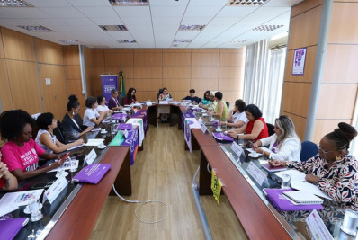 Movimento feminista protesta contra escala 6x1 e violência global