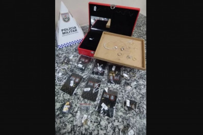 Polícia recupera semijoias furtadas de loja em Cabo Frio e prende duas pessoas