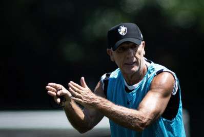 Renato Gaúcho testa mudanças na estrutura tática do Vasco