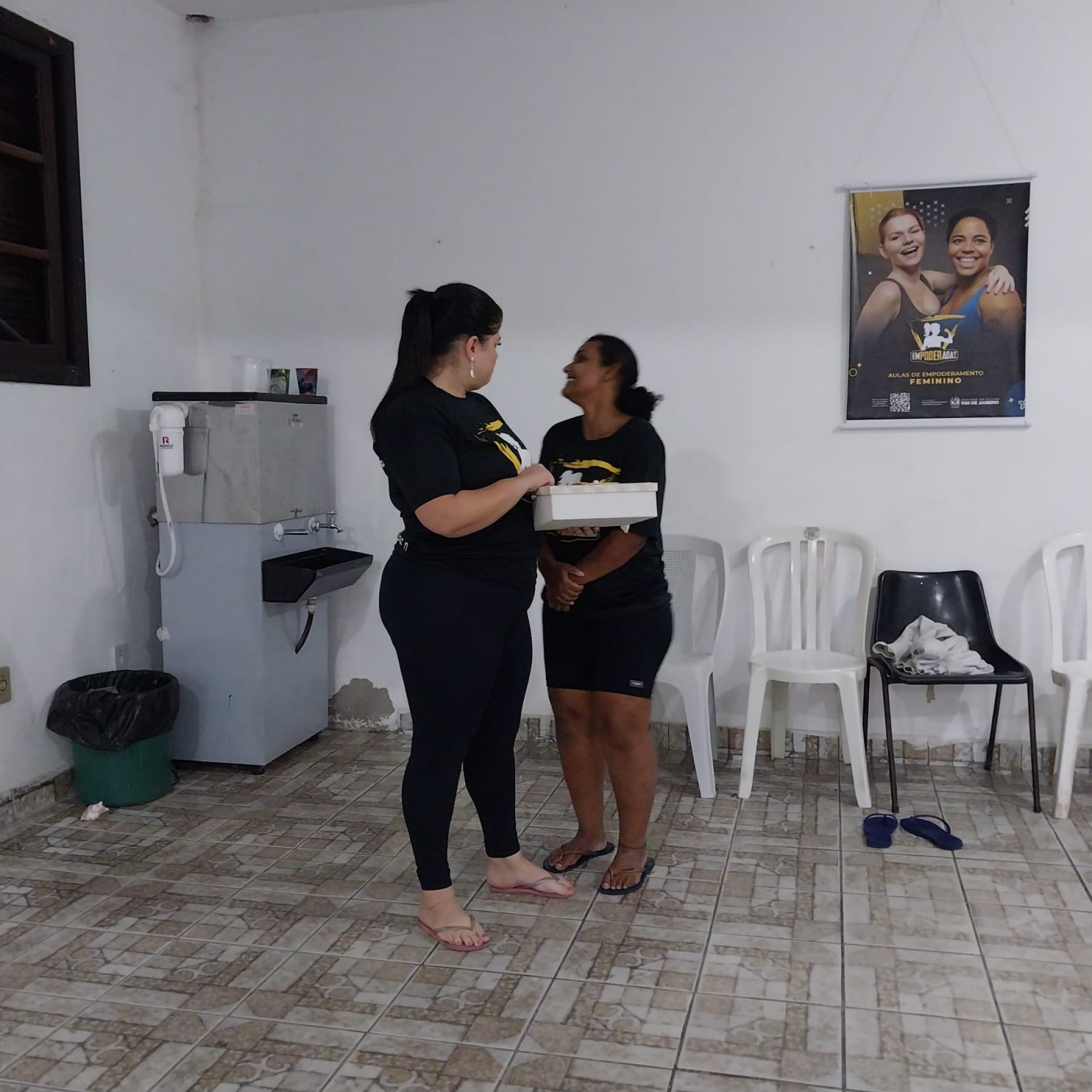 Ana Maria dos Santos (direita) era aluna do programa Empoderadas em Angra dos Reis - Divulgação