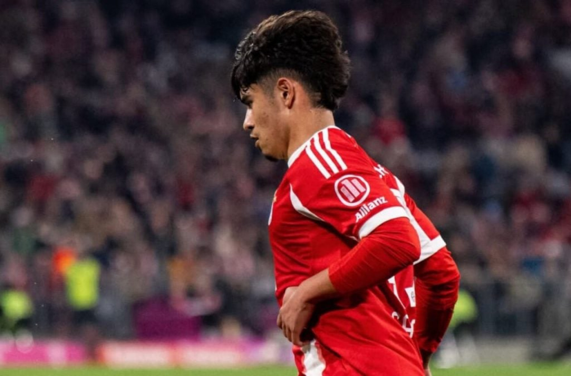 Brasileiro de 17 anos faz estreia na equipe principal do Bayern