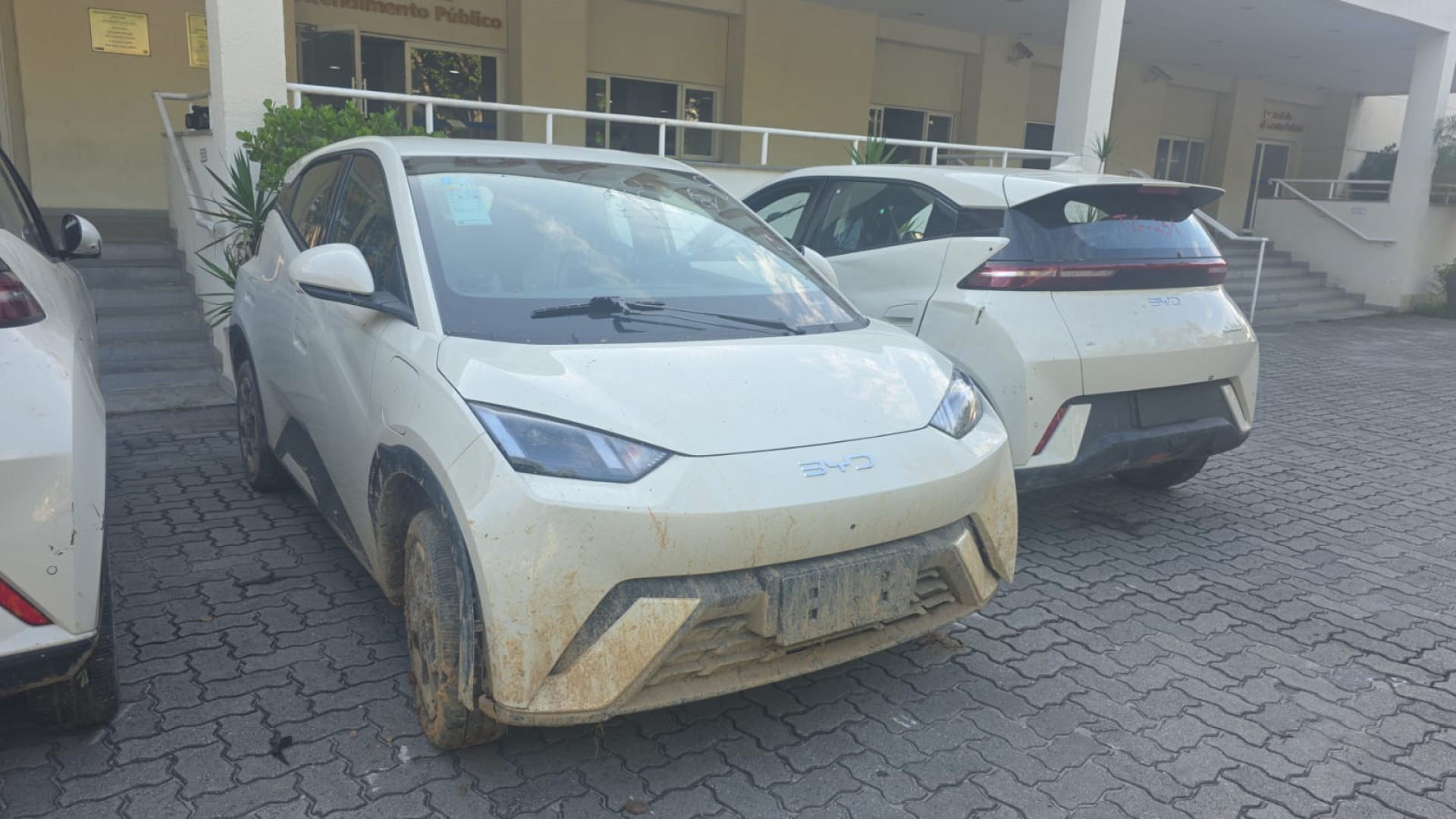 Veículos elétricos foram encontrados sem placa pela polícia - Divulgação / Polícia Civil