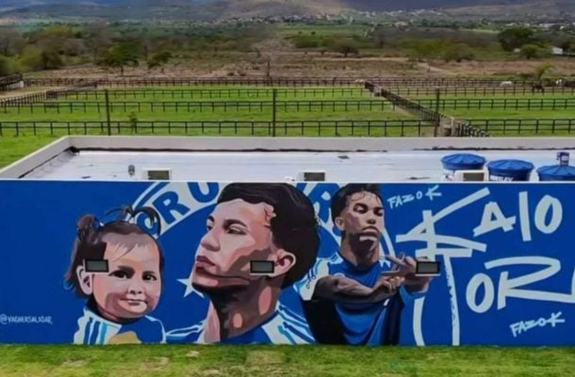 Kaio Jorge homenageia Cruzeiro e Cristiano Ronaldo em novo mural no Haras KJ; v&iacute;deo