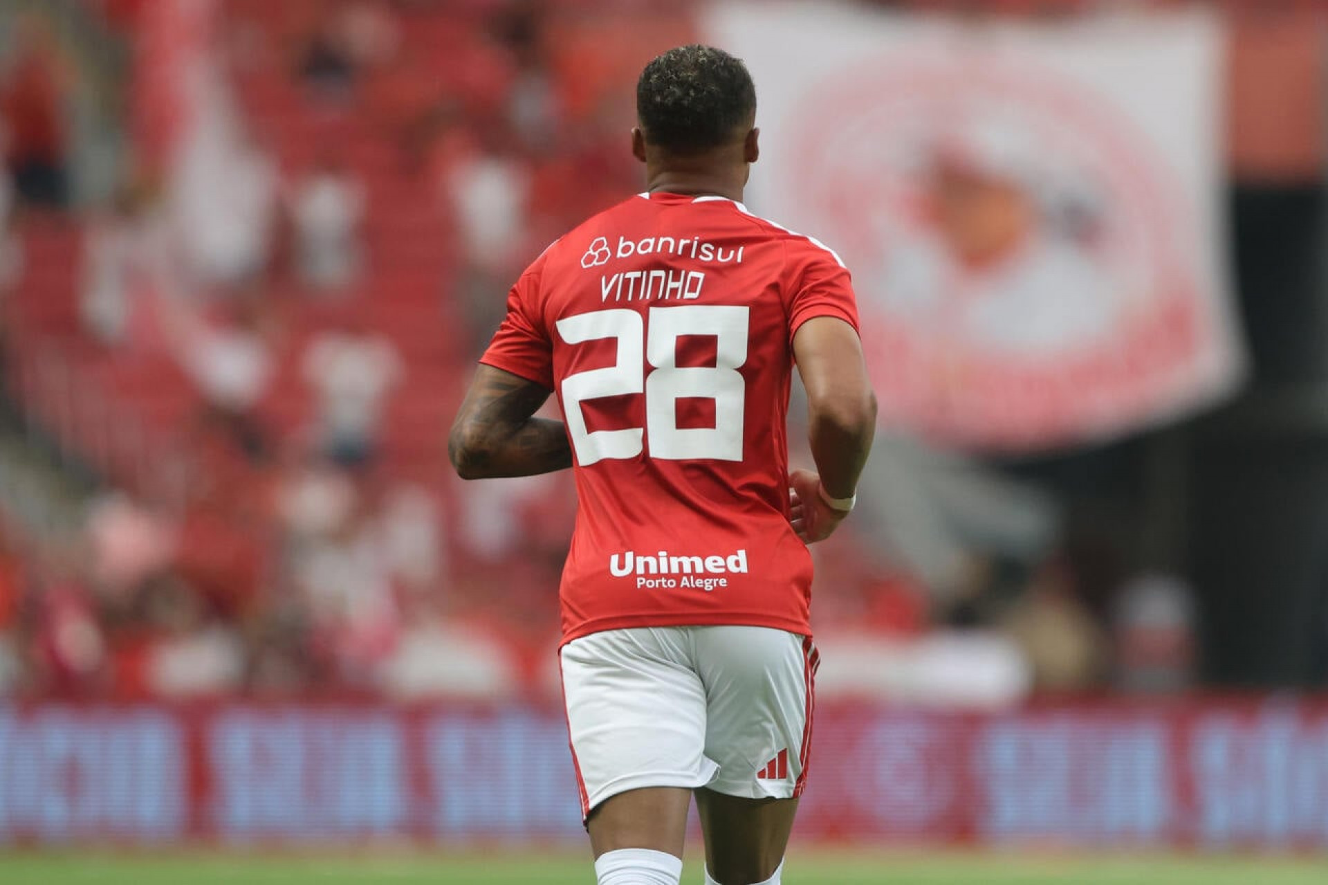 Inter encaminha perman&ecirc;ncia de Vitinho com contrato de tr&ecirc;s anos