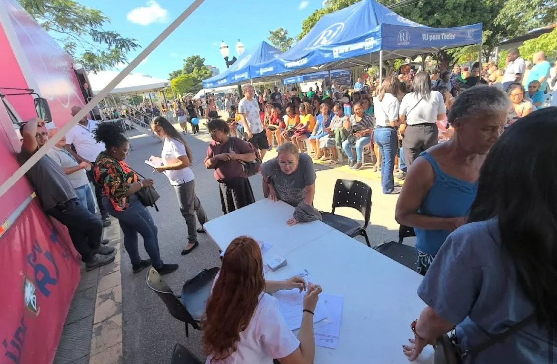Durante a programação, a população poderá acessar serviços como a emissão da Carteira de Identidade (RG). - Reprodução