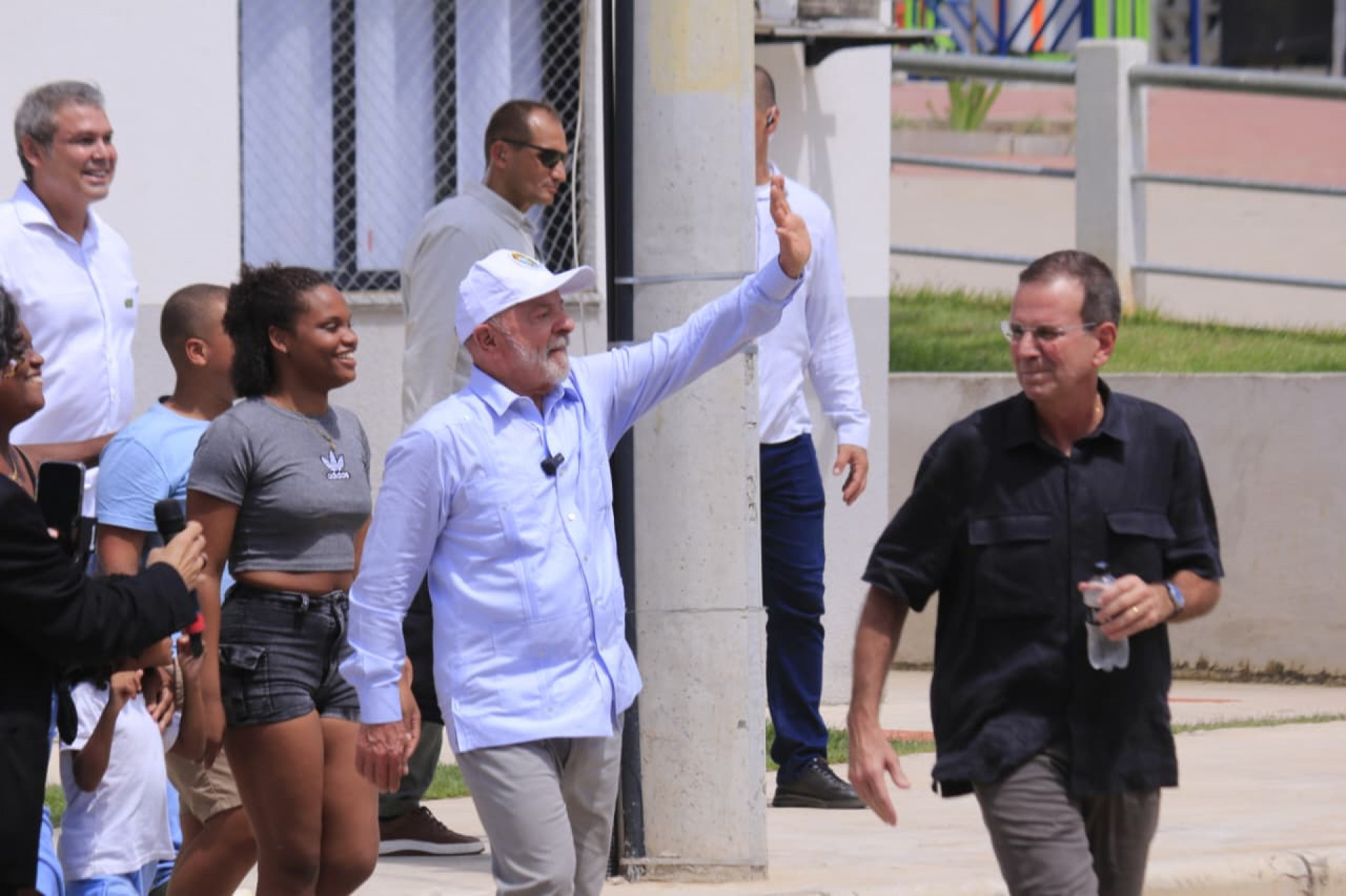 Lula e Eduardo Paes entregam apartamentos a famílias beneficiárias do programa Morar Carioca do Aço
 - Carlos Elias / Agência O Dia