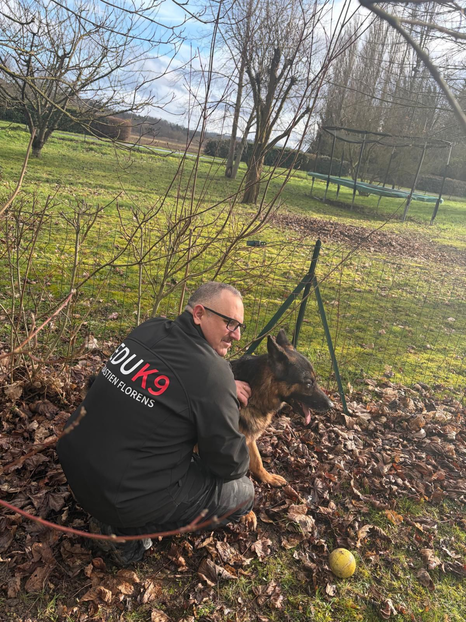 O objetivo não é provocar reação intensa, mas garantir precisão e controle