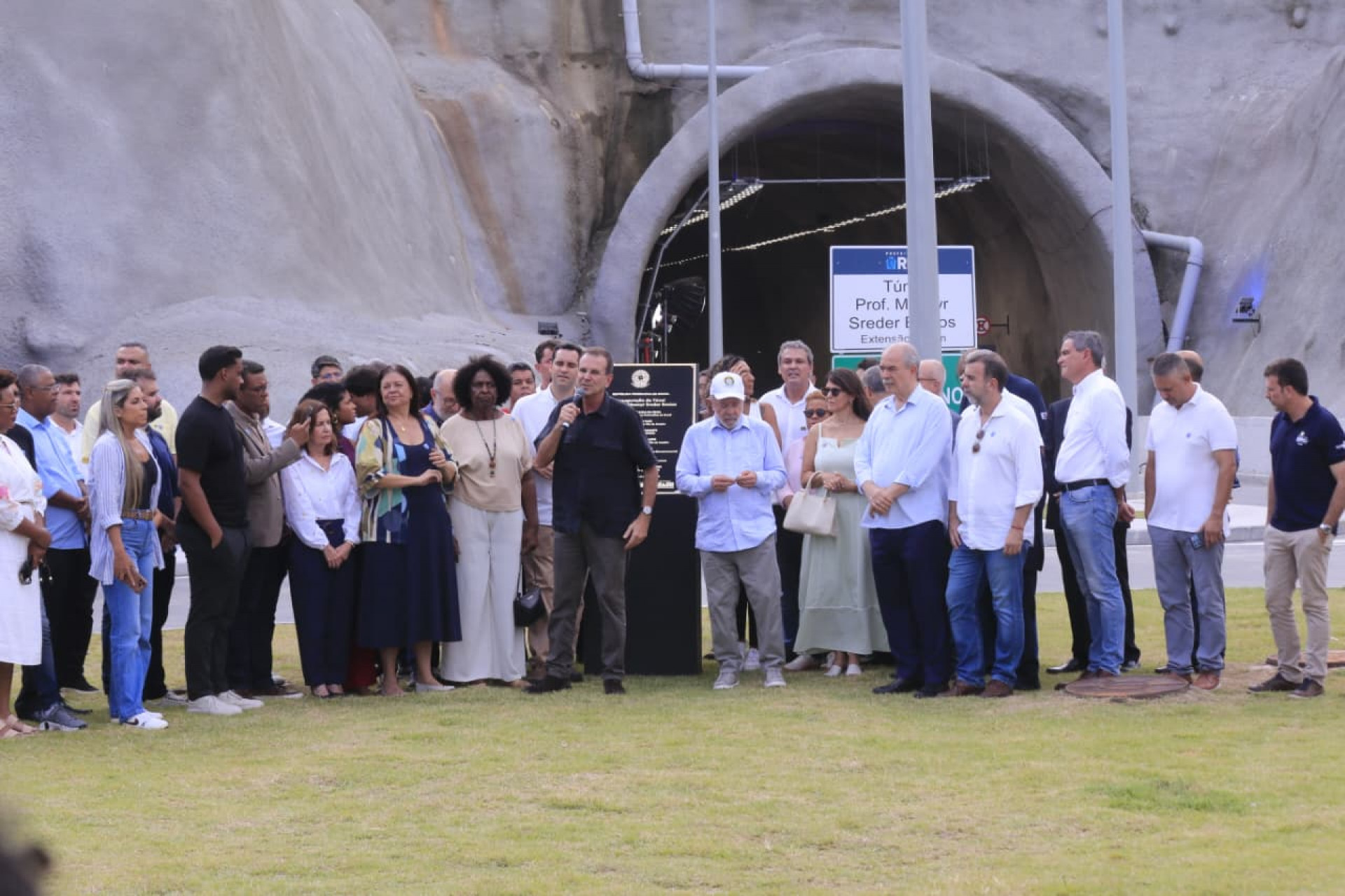 Lula participa da inauguração do túnel do anel viário de Campo Grande, ao lado do prefeito Eduardo Paes - Carlos Elias / Agência O Dia